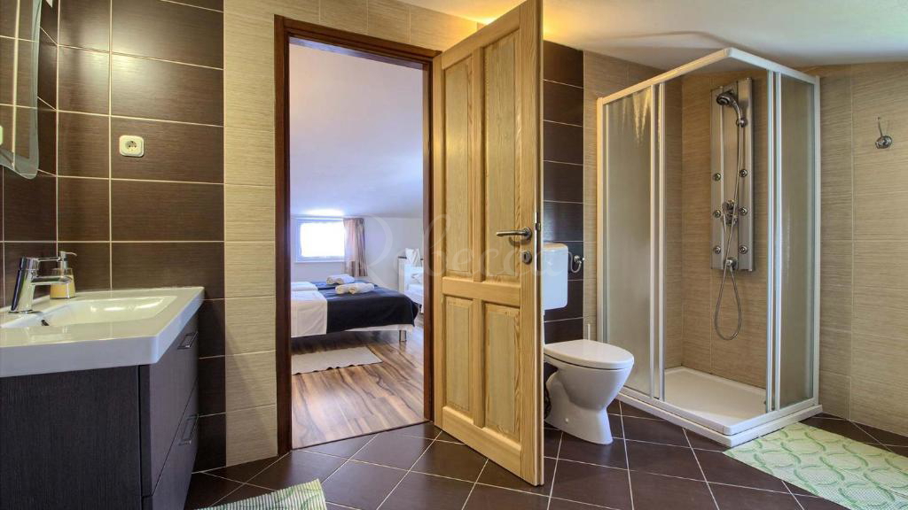 Vila z bazenom, 380 m2, Medulin