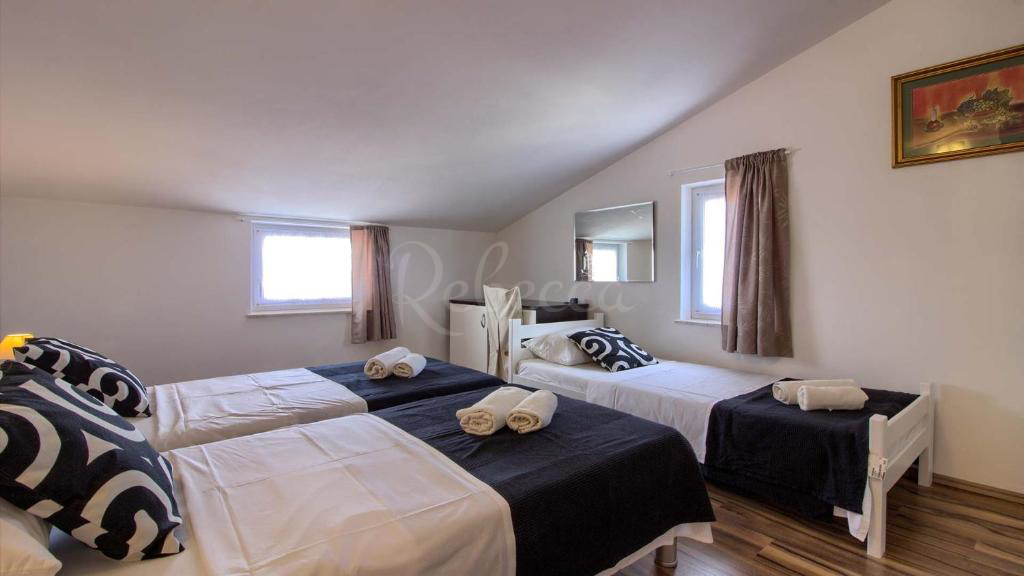 Vila z bazenom, 380 m2, Medulin