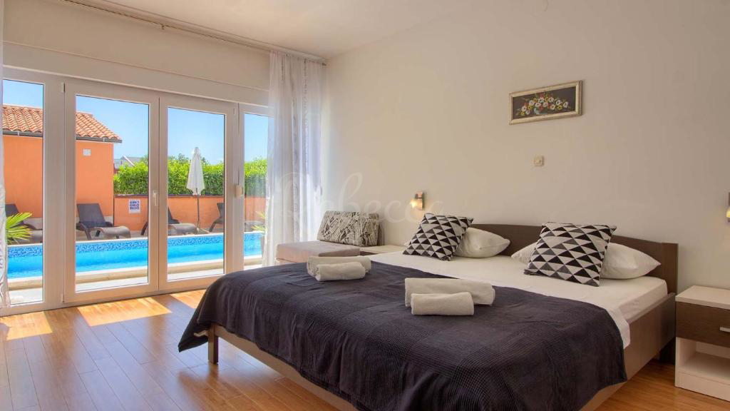 Vila z bazenom, 380 m2, Medulin