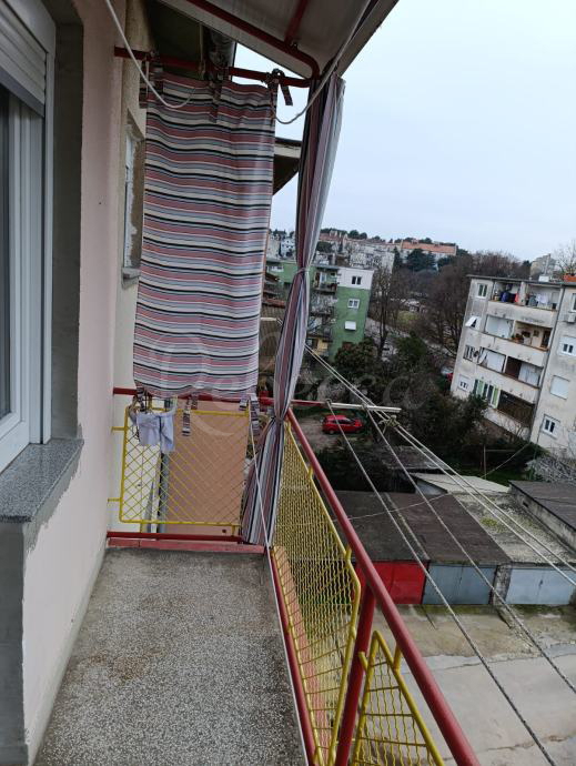 Stanovanje 60 m2, 2 prostora, garaža, središče, Pula