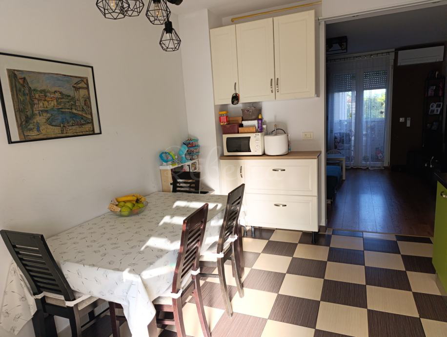 Stanovanje 69 m2, 2 prostora, dvigalo, Pula