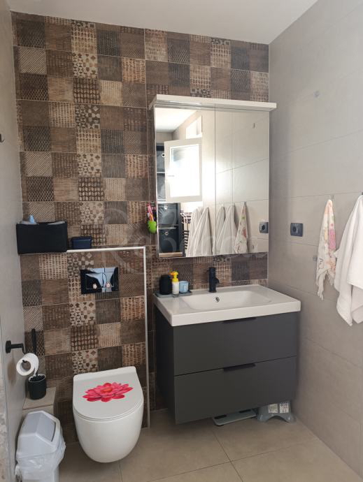 Stanovanje 69 m2, 2 prostora, dvigalo, Pula