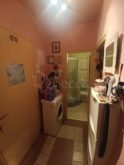 Garsonjera 27 m², 2. nadstropje, center Pula