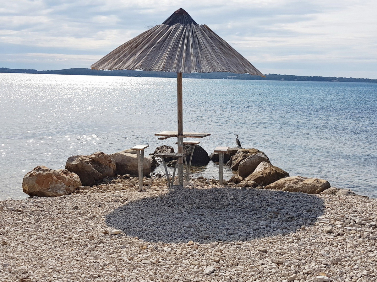 Priložnost! Kamnita hiša v centru Vodnjana za adaptacijo