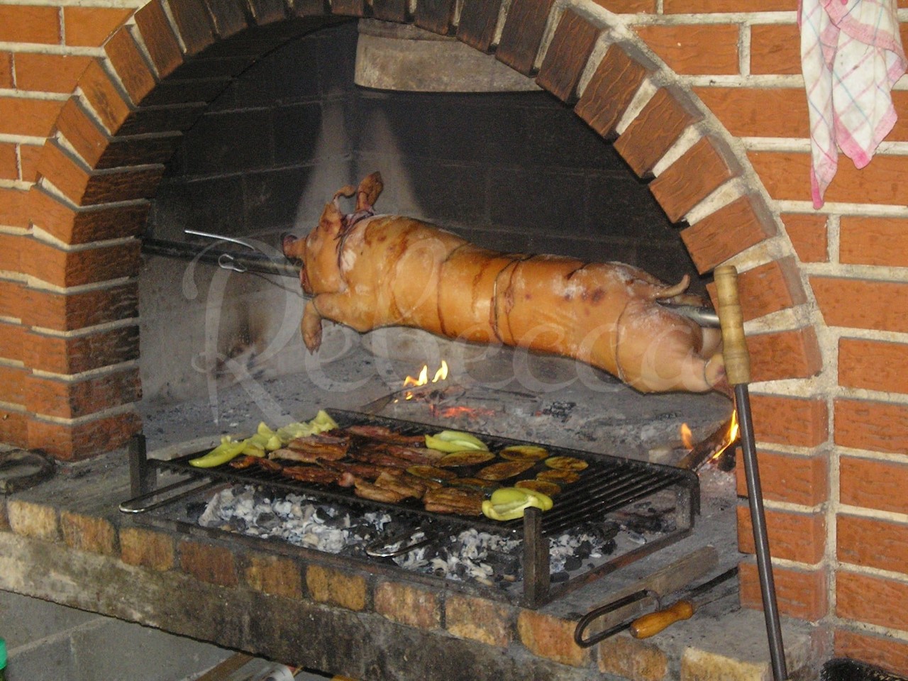 Posedarje, penzion z 10 apartmaji in bazenom, druga vrsta do morja!