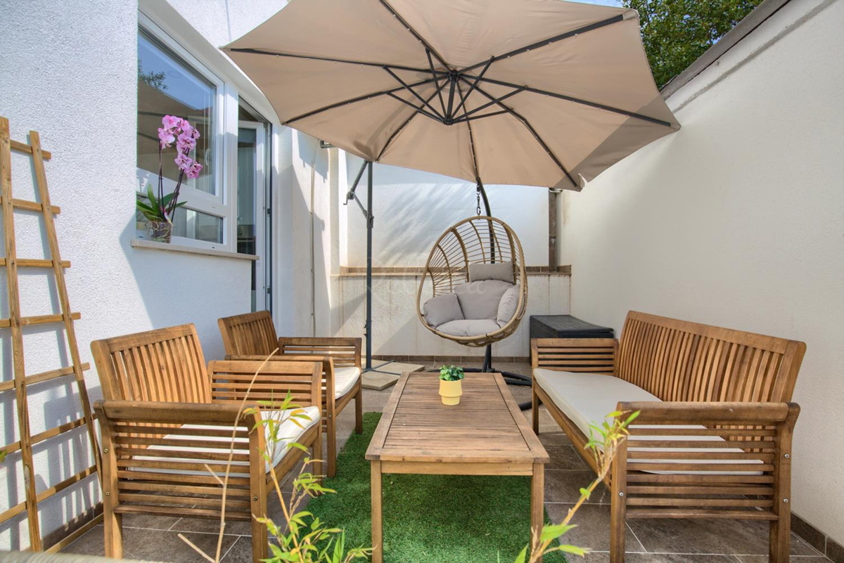 Pula, dvosobno stanovanje, pritličje, v bližini Arene