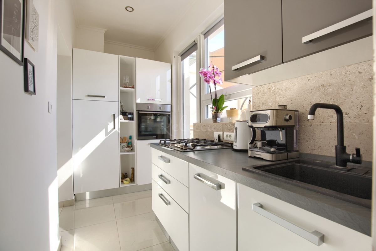 Pula, dvosobno stanovanje, pritličje, v bližini Arene