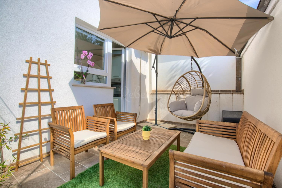 Pula, dvosobno stanovanje, pritličje, v bližini Arene