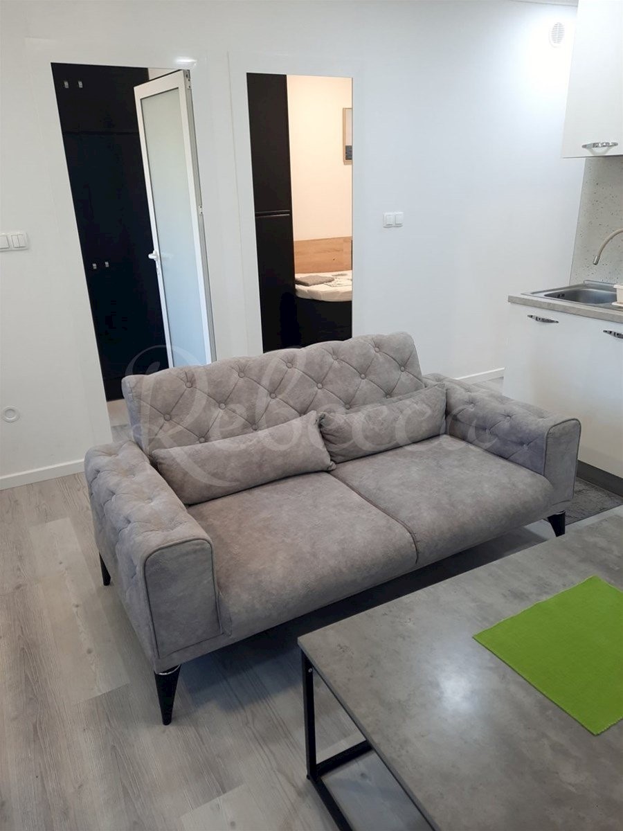 Biograd na Moru, popolnoma prenovljen apartma v centru (47,53 m2), 100 metrov od morja