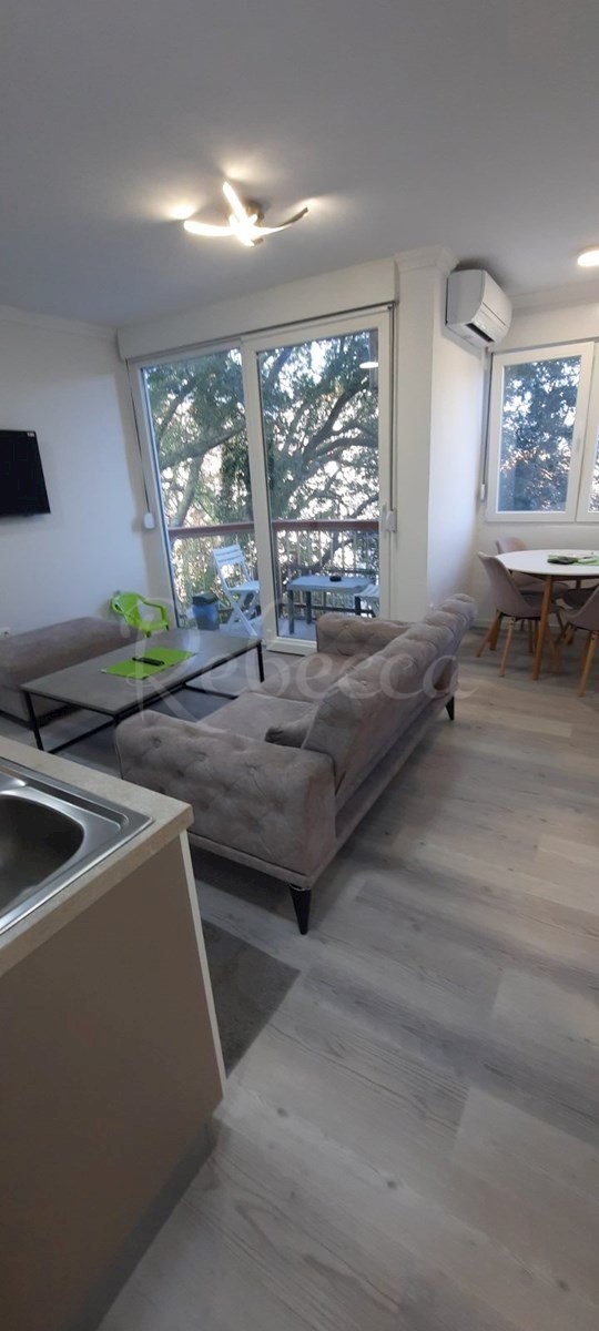 Biograd na Moru, popolnoma prenovljen apartma v centru (47,53 m2), 100 metrov od morja