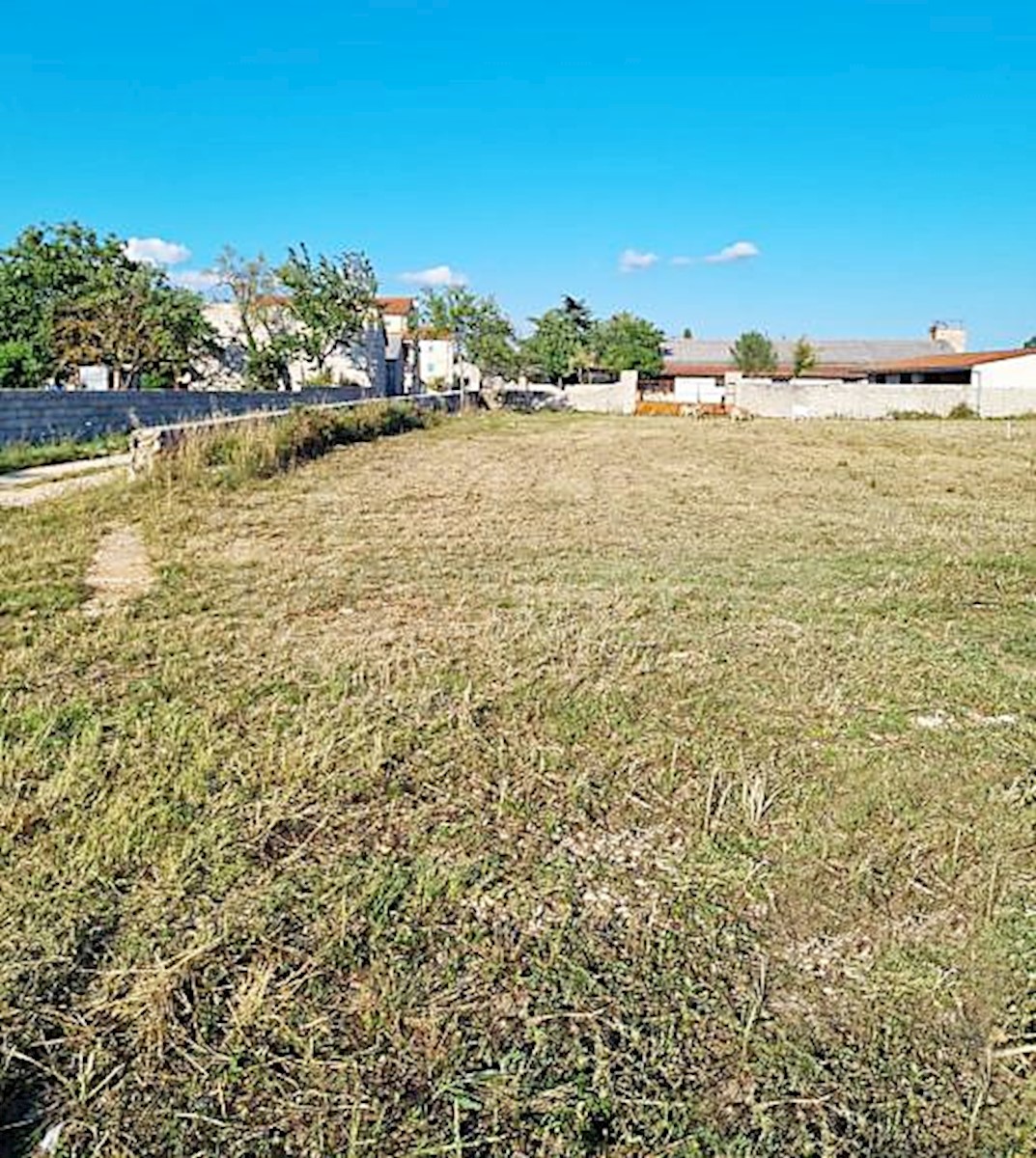 Istra, okolica Žminja, zazidljiva parcela 500 m2