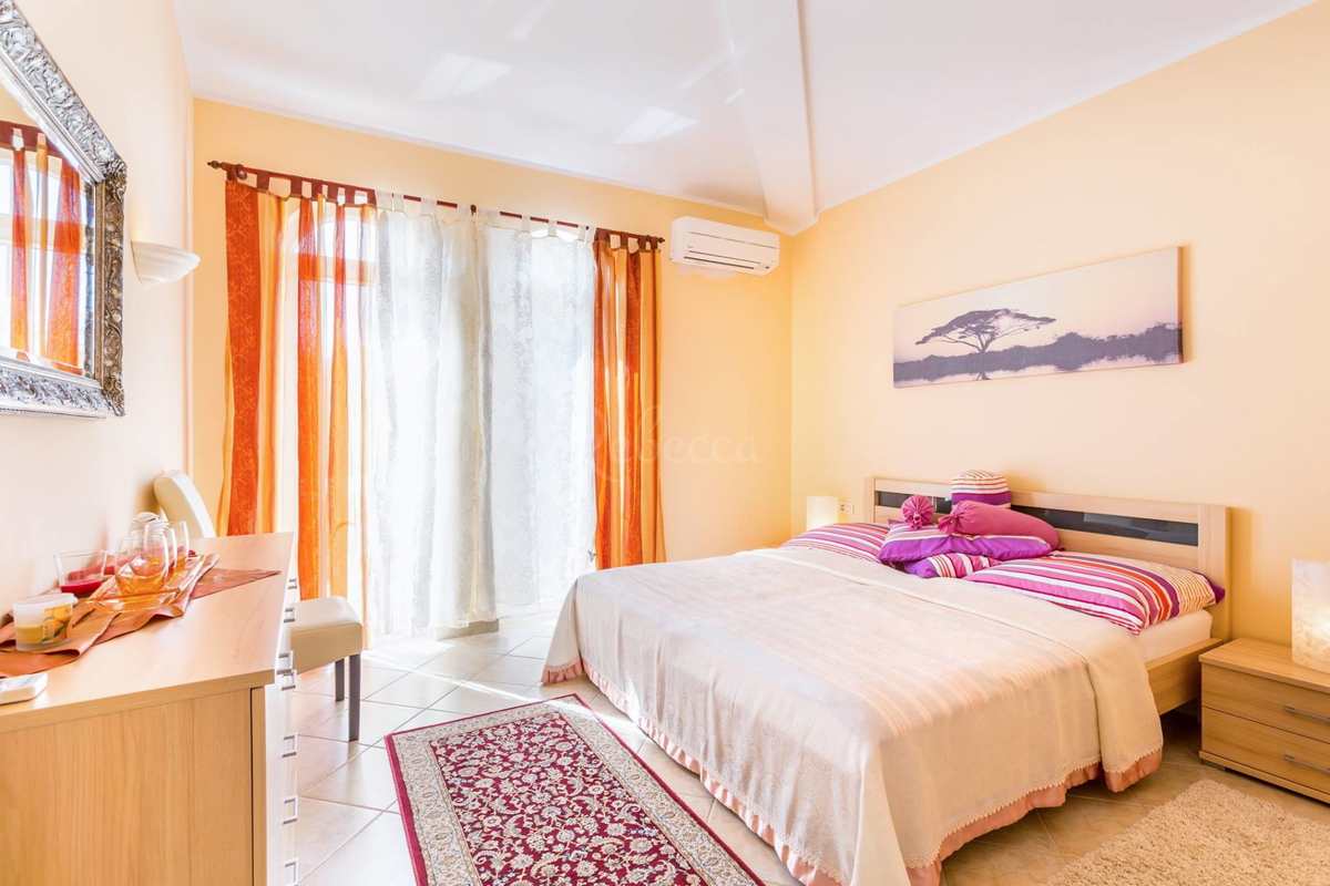 Premantura, apartmajska hiša z bazenom