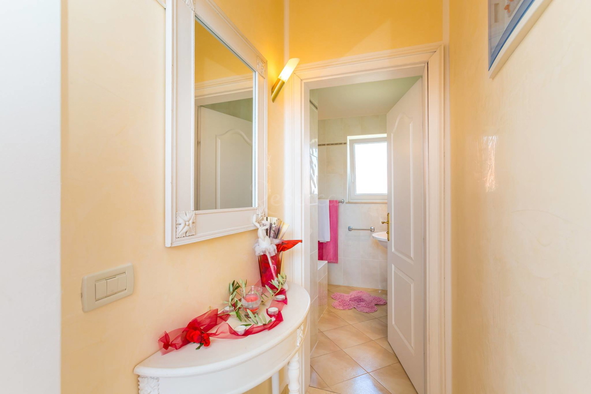 Premantura, apartmajska hiša z bazenom