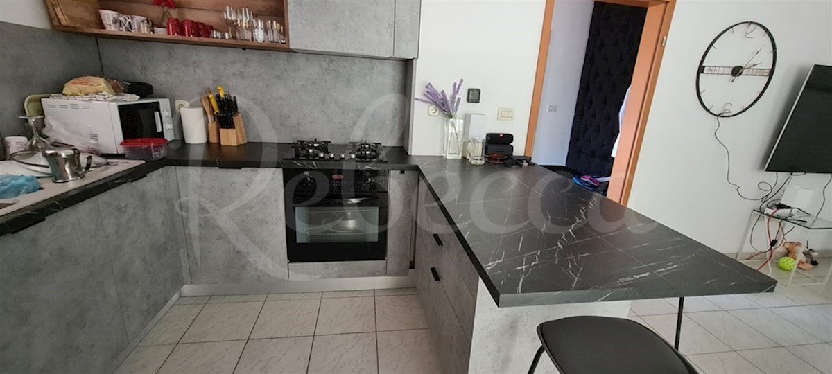 Pakoštane, prenovljen apartma (62,86 m2) s čudovitim pogledom na morje