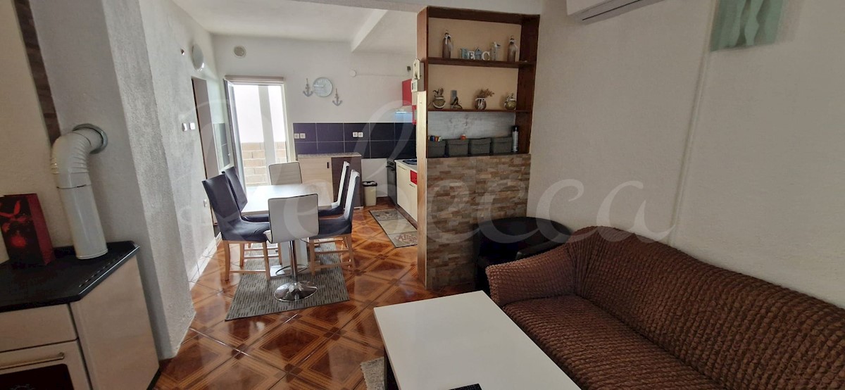 Vir, hiša z 2 apartmajema (148m2), 150 metrov do plaže