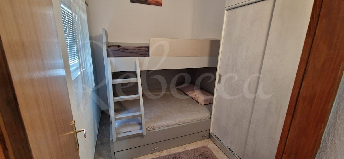 Vir, hiša z 2 apartmajema (148m2), 150 metrov do plaže