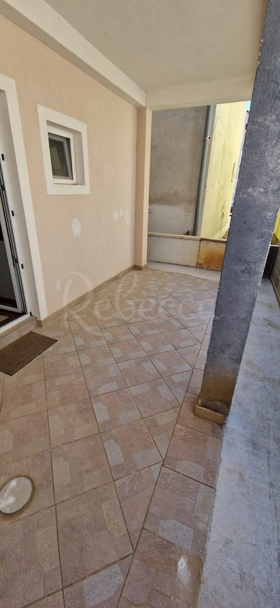 Vir, hiša z 2 apartmajema (148m2), 150 metrov do plaže