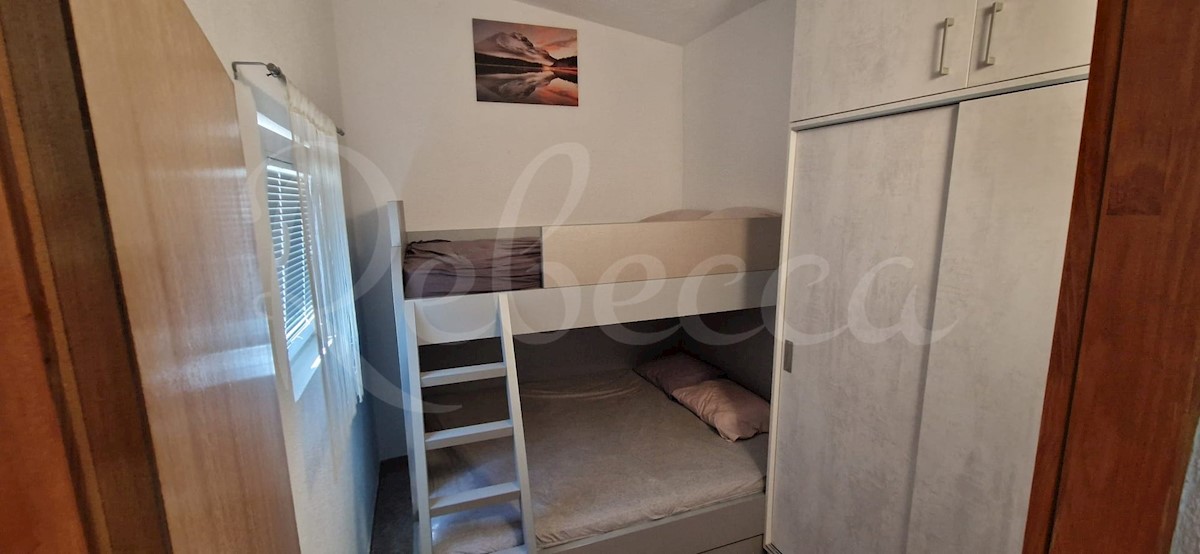 Vir, hiša z 2 apartmajema (148m2), 150 metrov do plaže