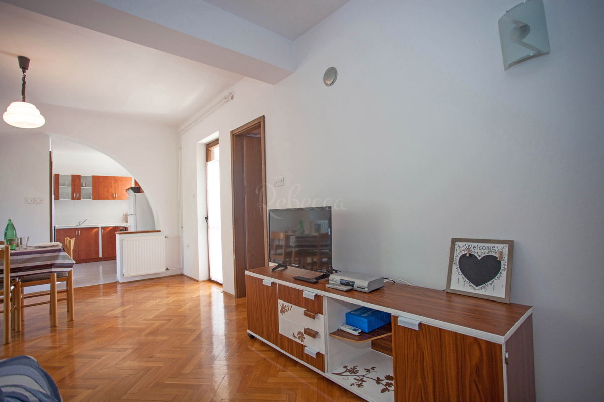 Apartmajska hiša, 700 m2, poslovni prostor, 400 m od morja, Banjole