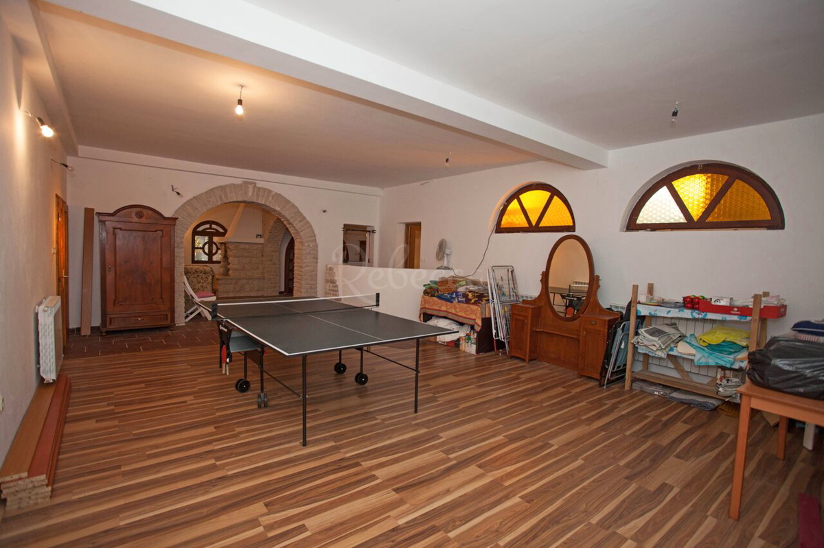 Apartmajska hiša, 700 m2, poslovni prostor, 400 m od morja, Banjole