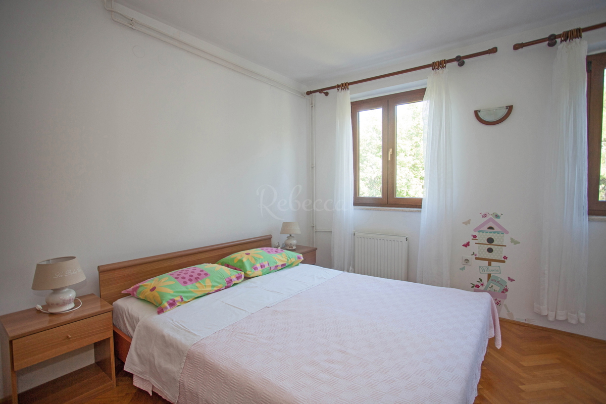 Apartmajska hiša, 700 m2, poslovni prostor, 400 m od morja, Banjole