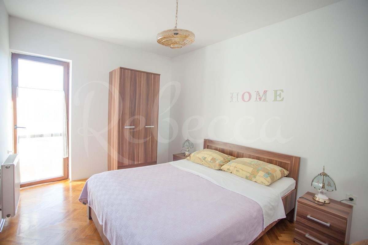 Apartmajska hiša, 700 m2, poslovni prostor, 400 m od morja, Banjole