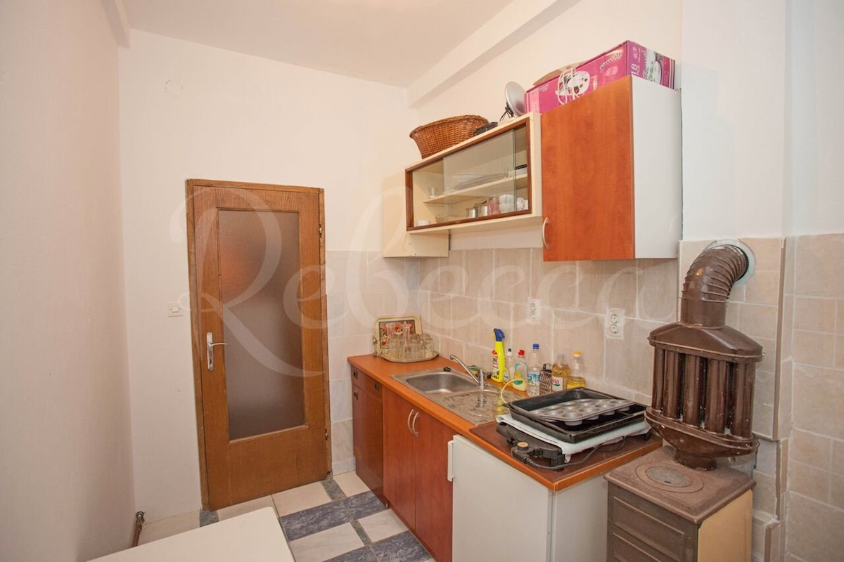 Apartmajska hiša, 700 m2, poslovni prostor, 400 m od morja, Banjole