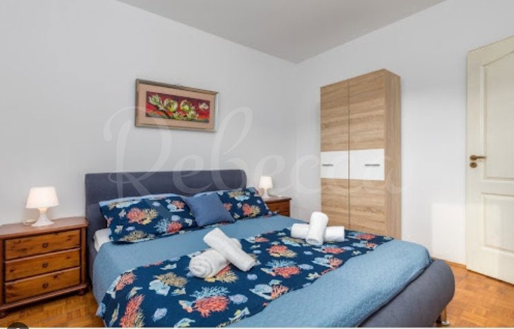 Hiša 220 m2, tri apartmaja, 300 m od morja, Medulin