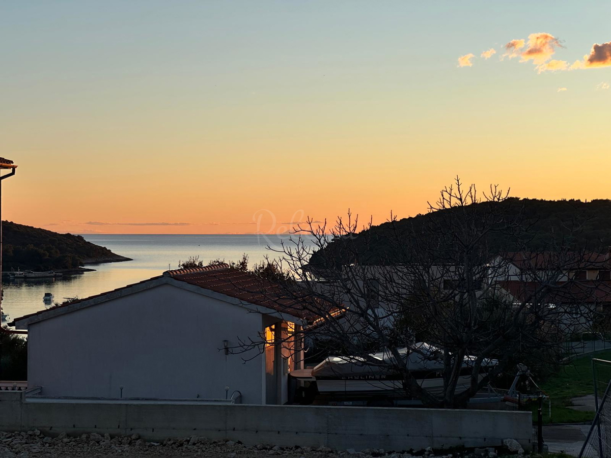 Zemljišče z gradbenim dovoljenjem, pogled na morje, Banjole