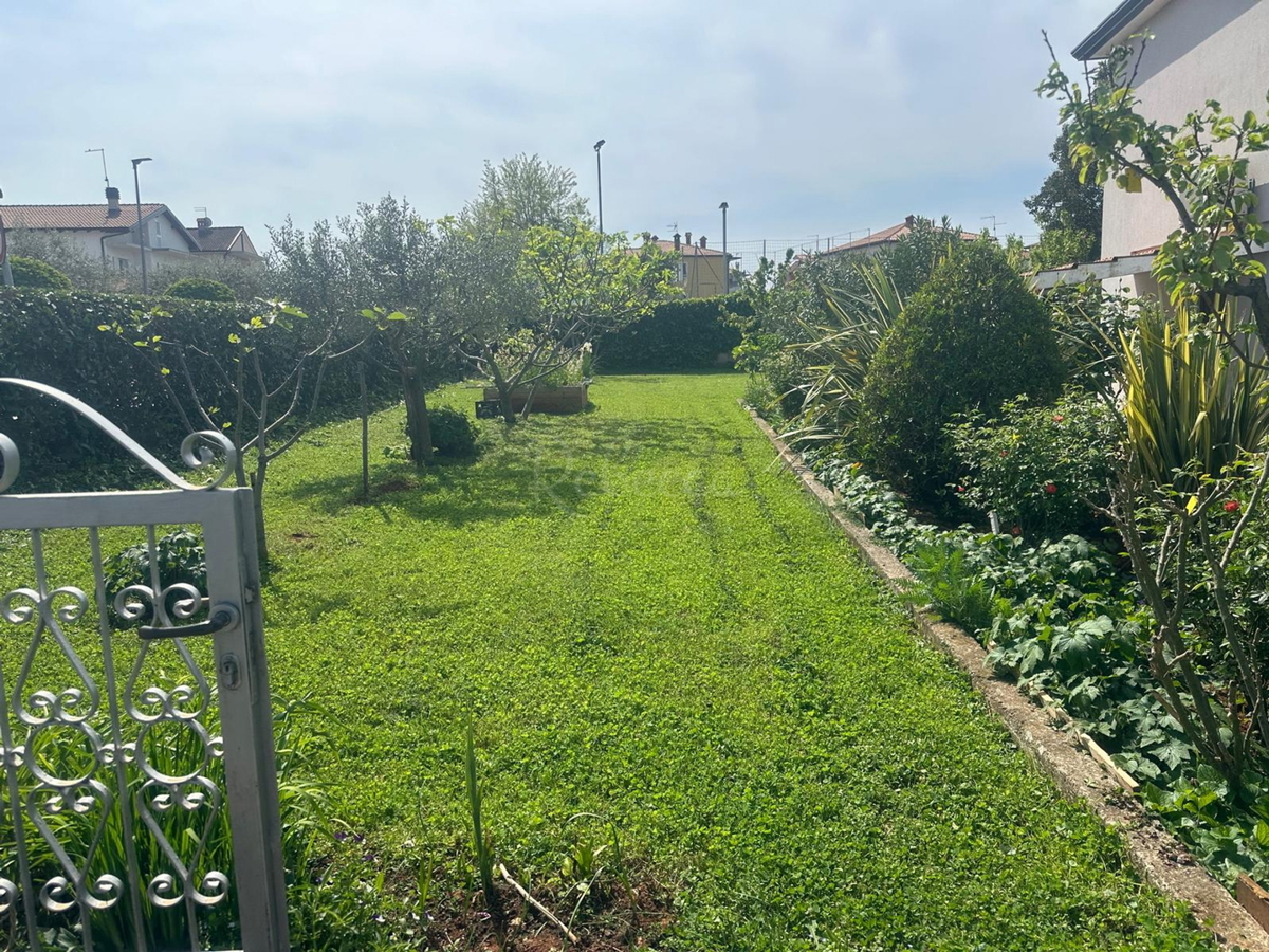 UMAG, SAMOSTOJNA HIŠA S ŠTIRIMI STANOVANJAMI