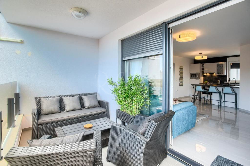 Stanovanje 55 m2, dvigalo, parkirišče, mestno središče, Pula