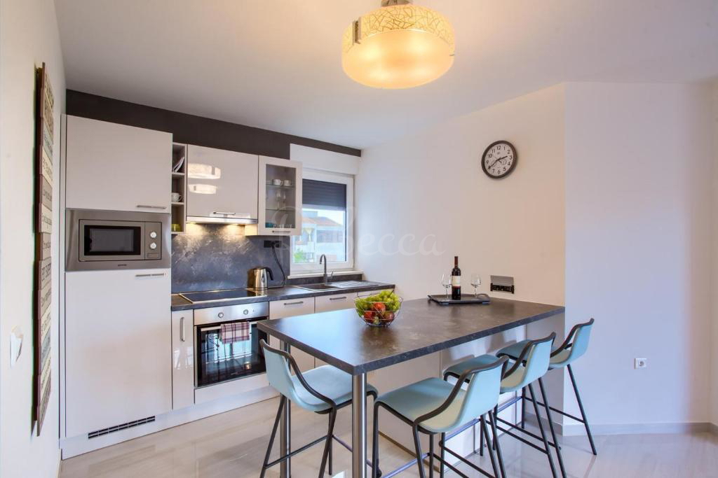 Stanovanje 55 m2, dvigalo, parkirišče, mestno središče, Pula