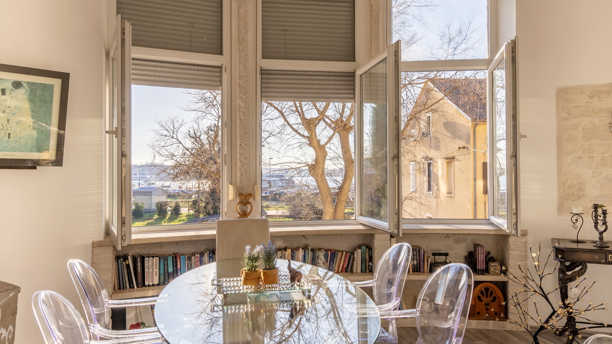 Pula: Edinstven apartma na rivi s pogledom na marino