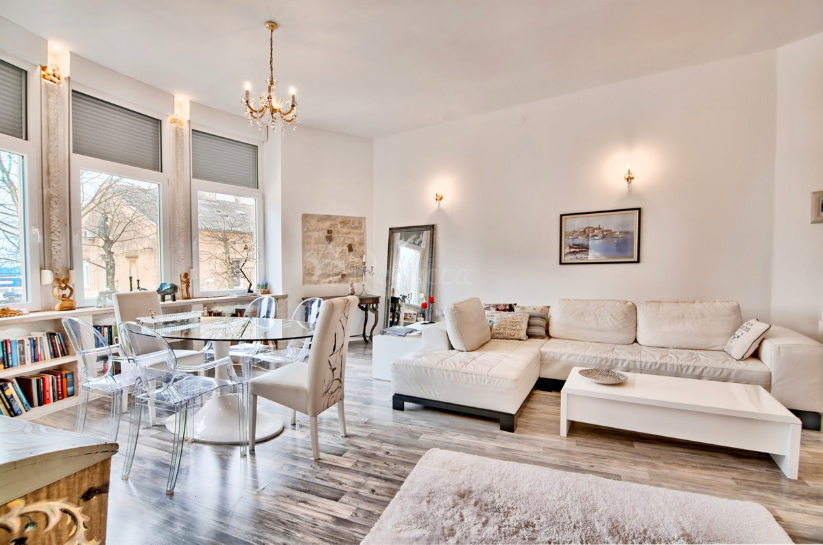 Pula: Edinstven apartma na rivi s pogledom na marino