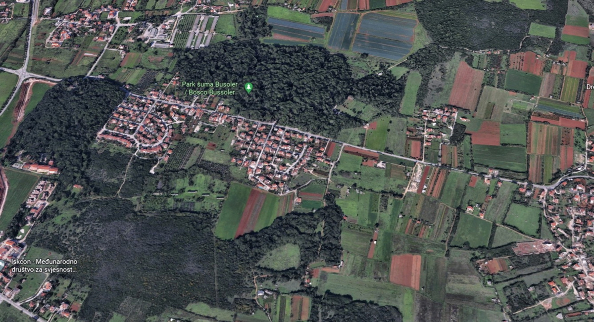 PULA, BUSOLER: ZEMLJIŠČE 3047 m2, V PROCESU URBANIZACIJE