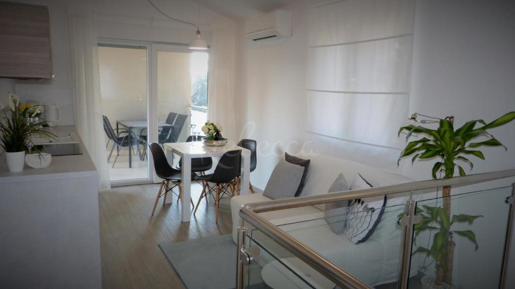 Apartmajska vila z bazenom, 295 m2, Premantura