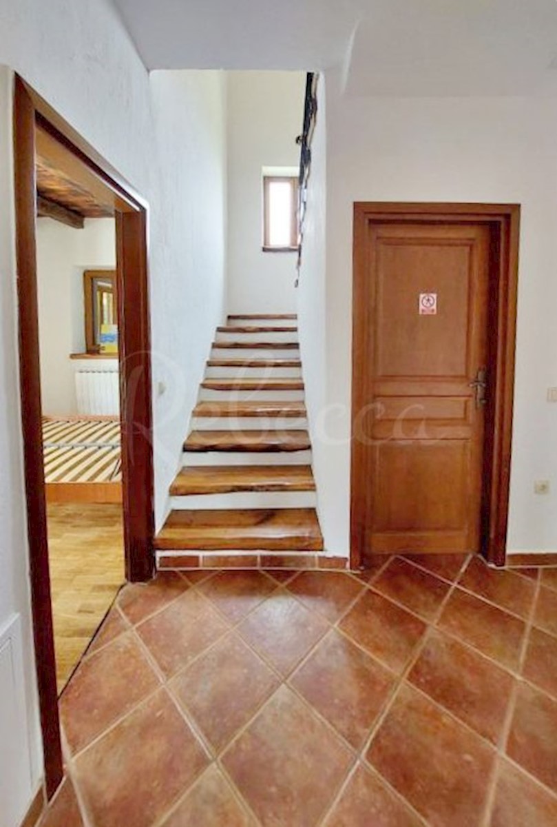 Vila Svetvinčenat 220 m2, bazen