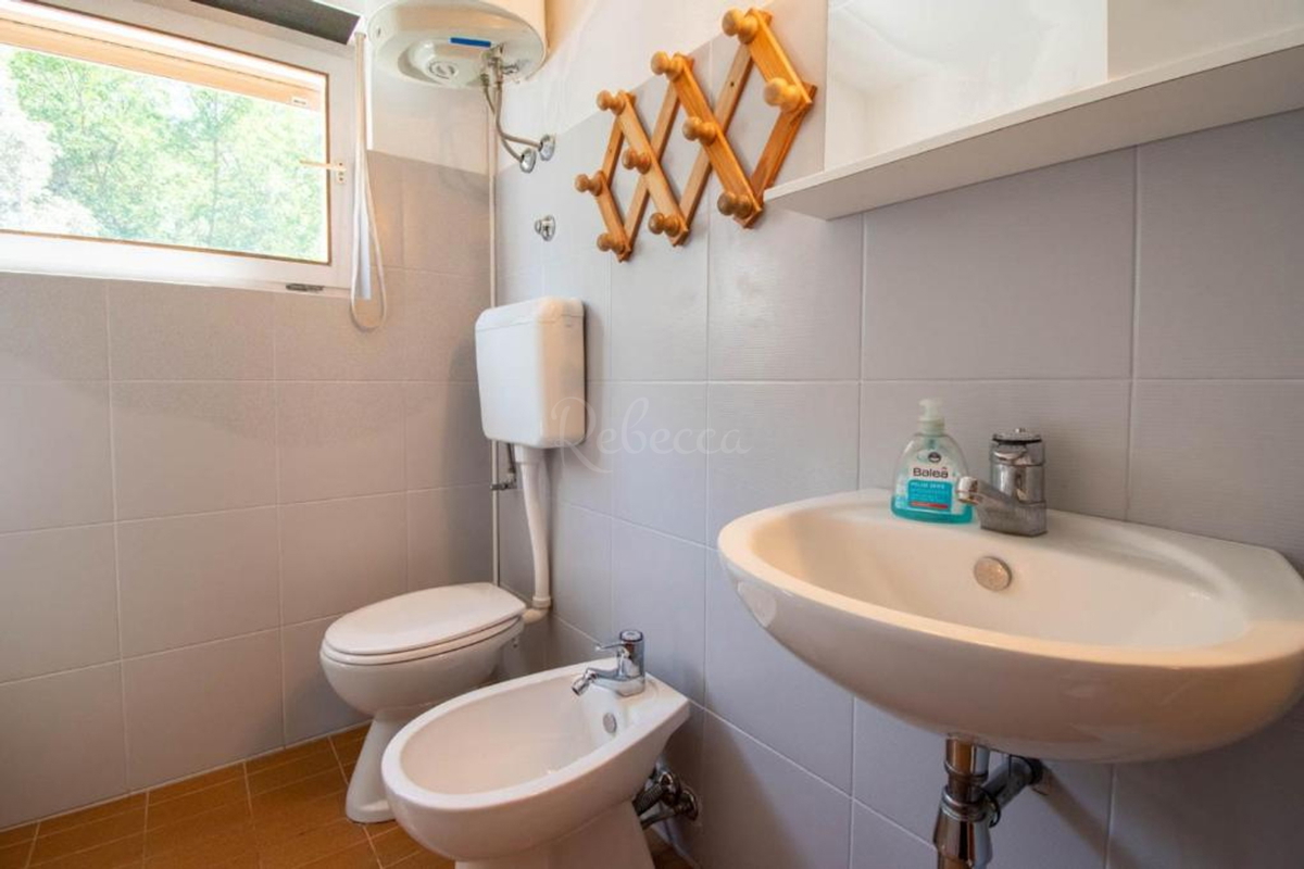 Stanovanje v drugem nadstropju, 130 m2, terasa, parkirišče, blizu morja, Pula