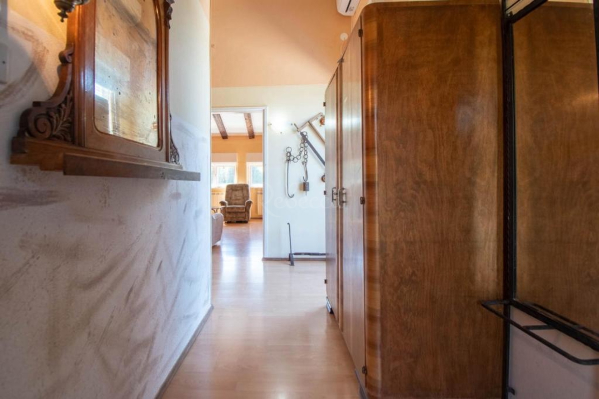 Stanovanje v drugem nadstropju, 130 m2, terasa, parkirišče, blizu morja, Pula