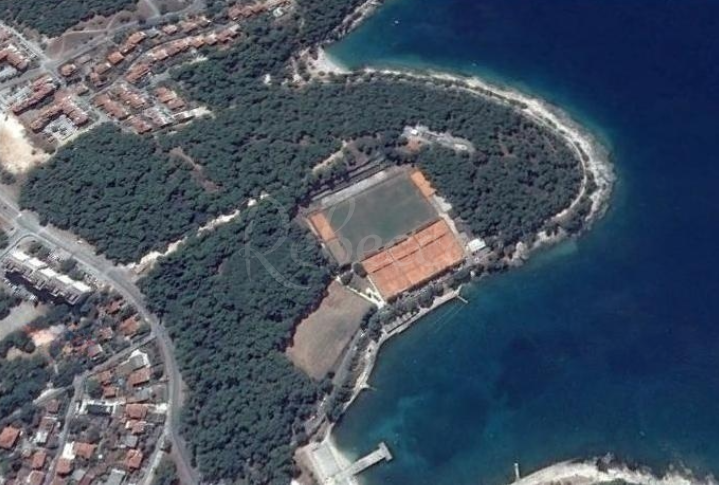 Stanovanje v drugem nadstropju, 130 m2, terasa, parkirišče, blizu morja, Pula