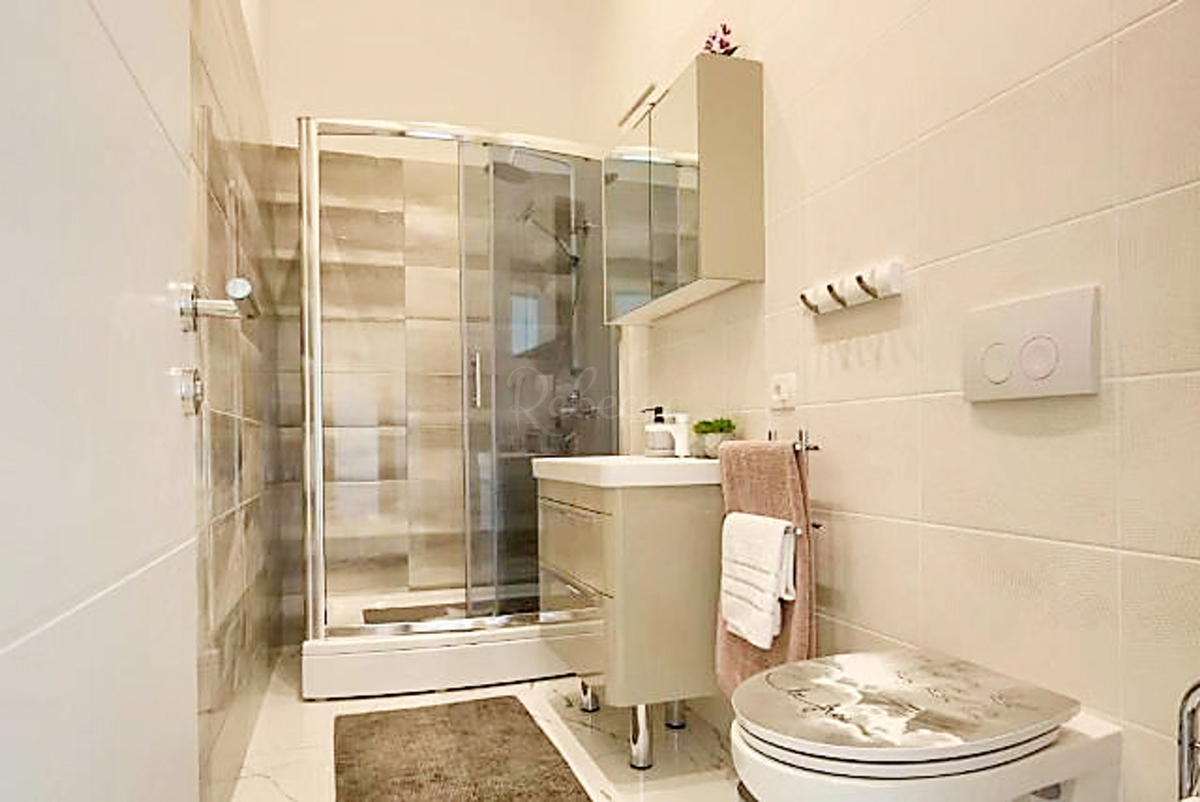 Pula, center, stanovanje 1. nadstropje, 150 m2, terasa