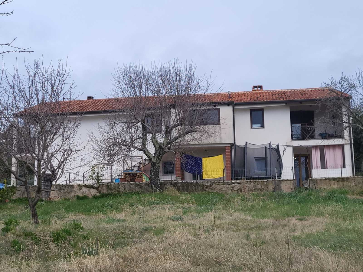 Umag, okolica, veliko istrsko posestvo 7500 m2 z odprtim pogledom, PRILOŽNOST!