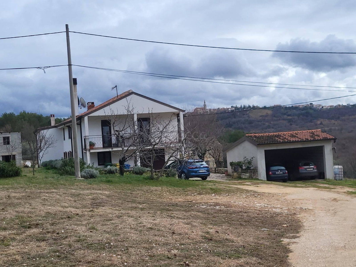 Umag, okolica, veliko istrsko posestvo 7500 m2 z odprtim pogledom, PRILOŽNOST!