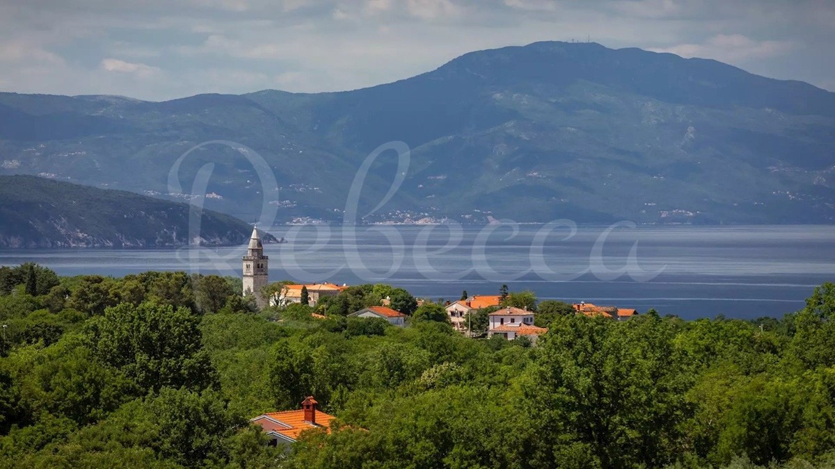 KRK, LUKSUZNA HIŠA Z BAZENOM IN POGLEDOM NA MORJE