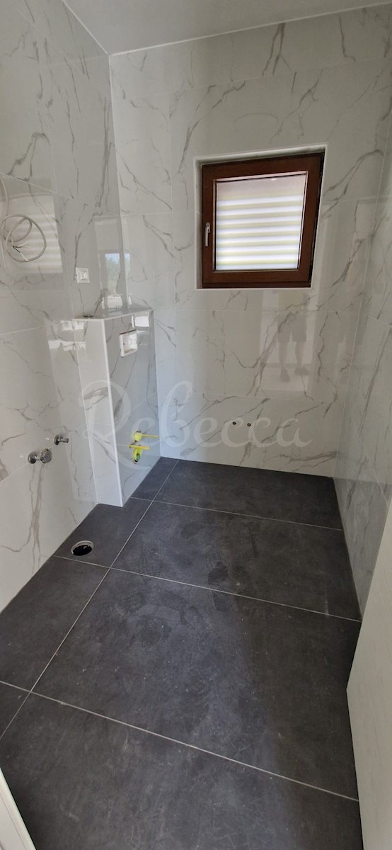 Zadar-okolica, Murvica, moderna vila z bazenom (150m2), NOVOGRADNJA