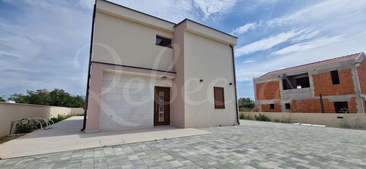 Zadar-okolica, Murvica, moderna vila z bazenom (150m2), NOVOGRADNJA