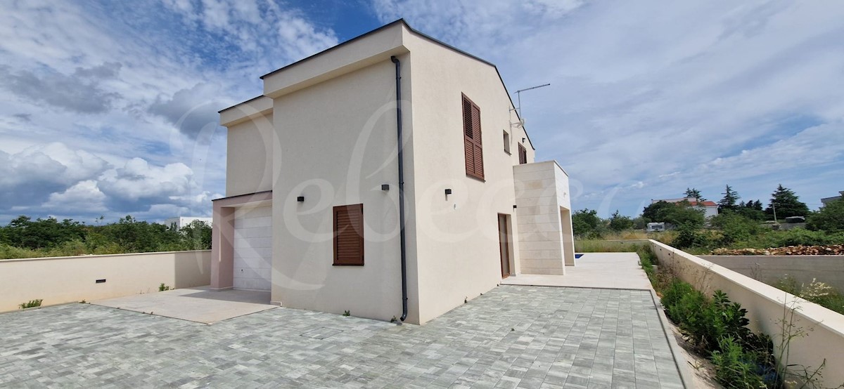 Zadar-okolica, Murvica, moderna vila z bazenom (150m2), NOVOGRADNJA