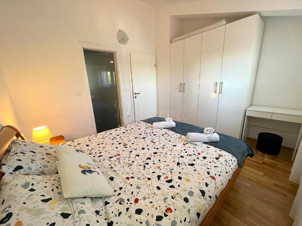 Stanovanje v prvem nadstropju, garsonjera, parkirišče, 119 m2, Pula