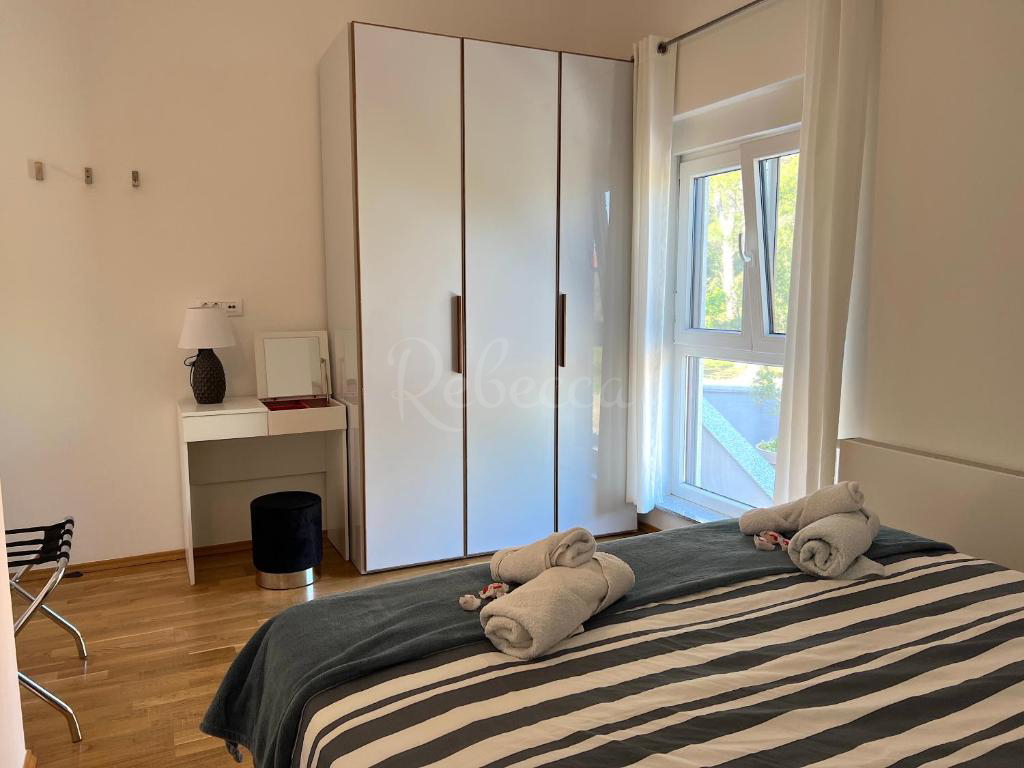 Stanovanje v prvem nadstropju, garsonjera, parkirišče, 119 m2, Pula