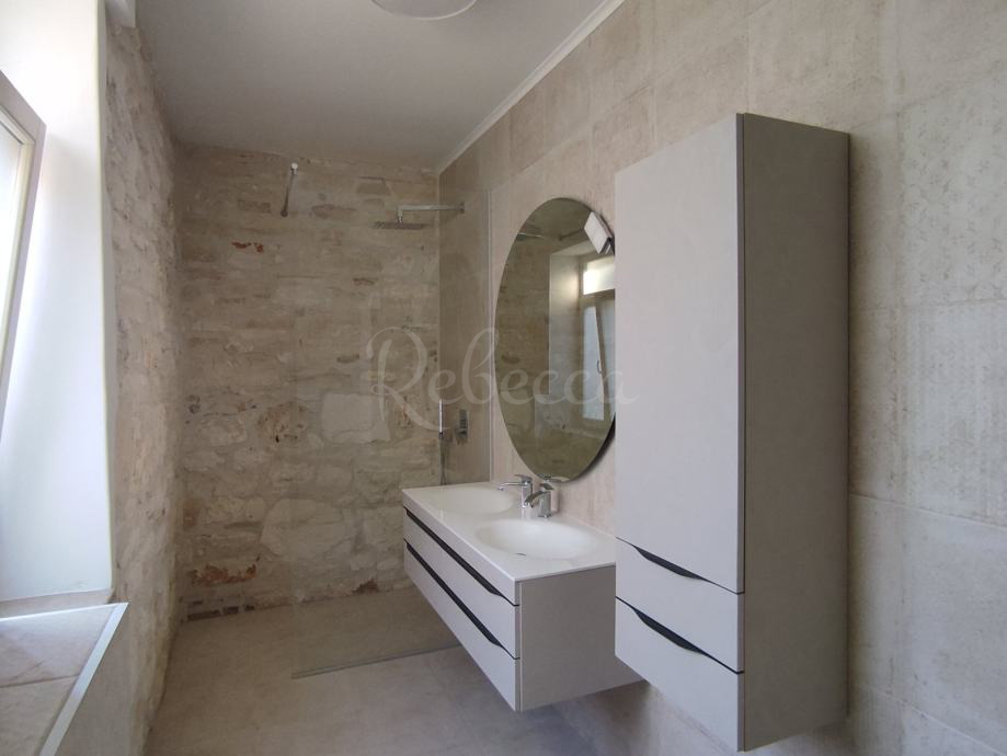 Avstro-ogrska vila, 350 m2, bazen, savna, parking, Pula